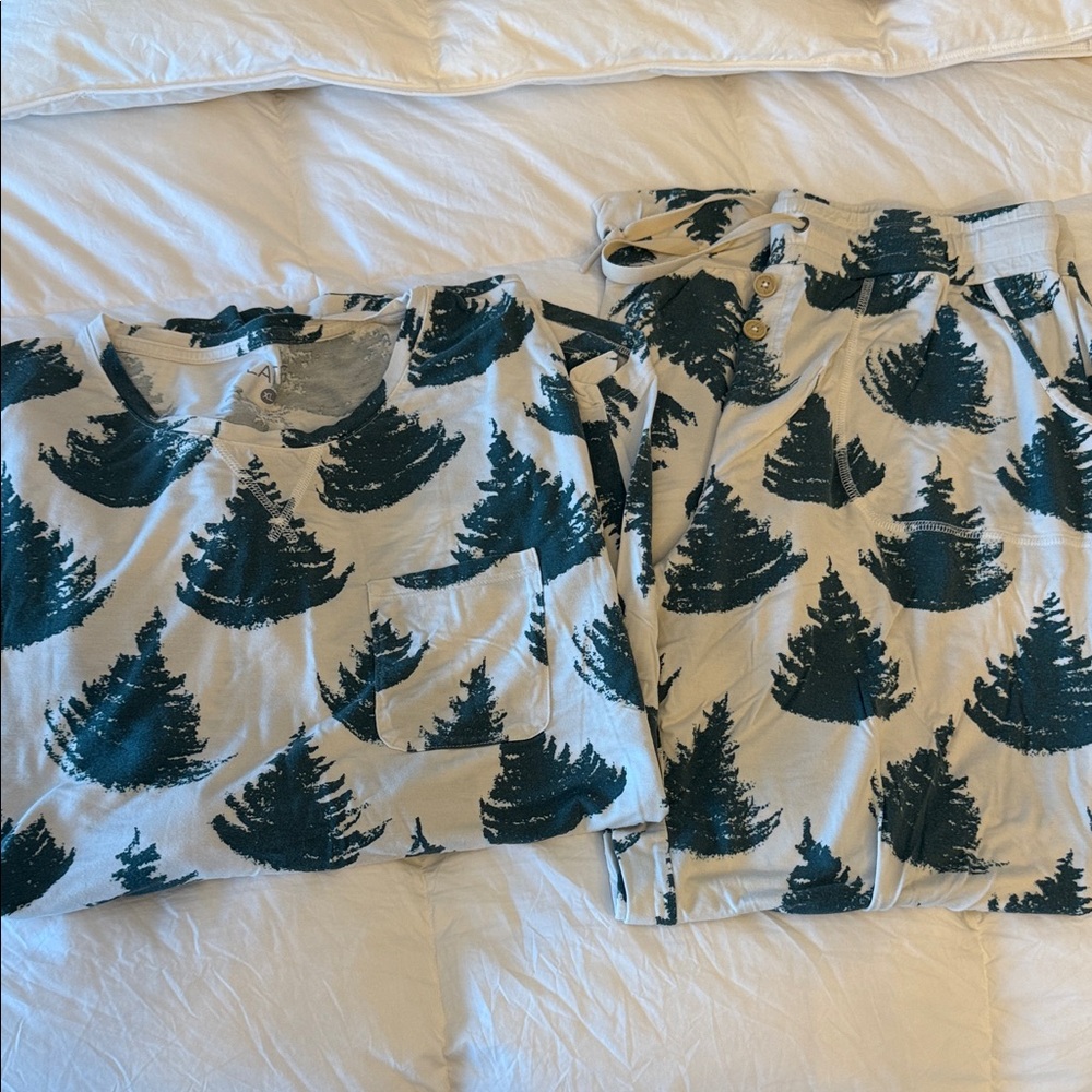 Women's Tree Print Pajama Set - Green and White